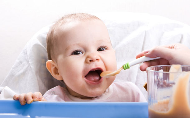 Top Tips to Introduce Solids to your Baby